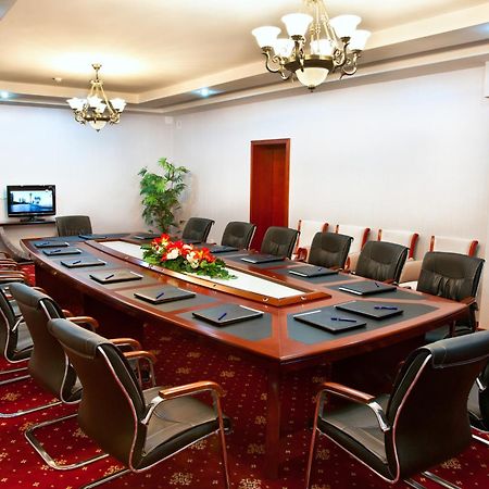 Goldman Empire Hotell Astana Eksteriør bilde