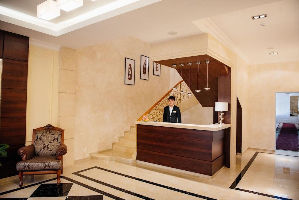 Goldman Empire Hotell Astana Eksteriør bilde
