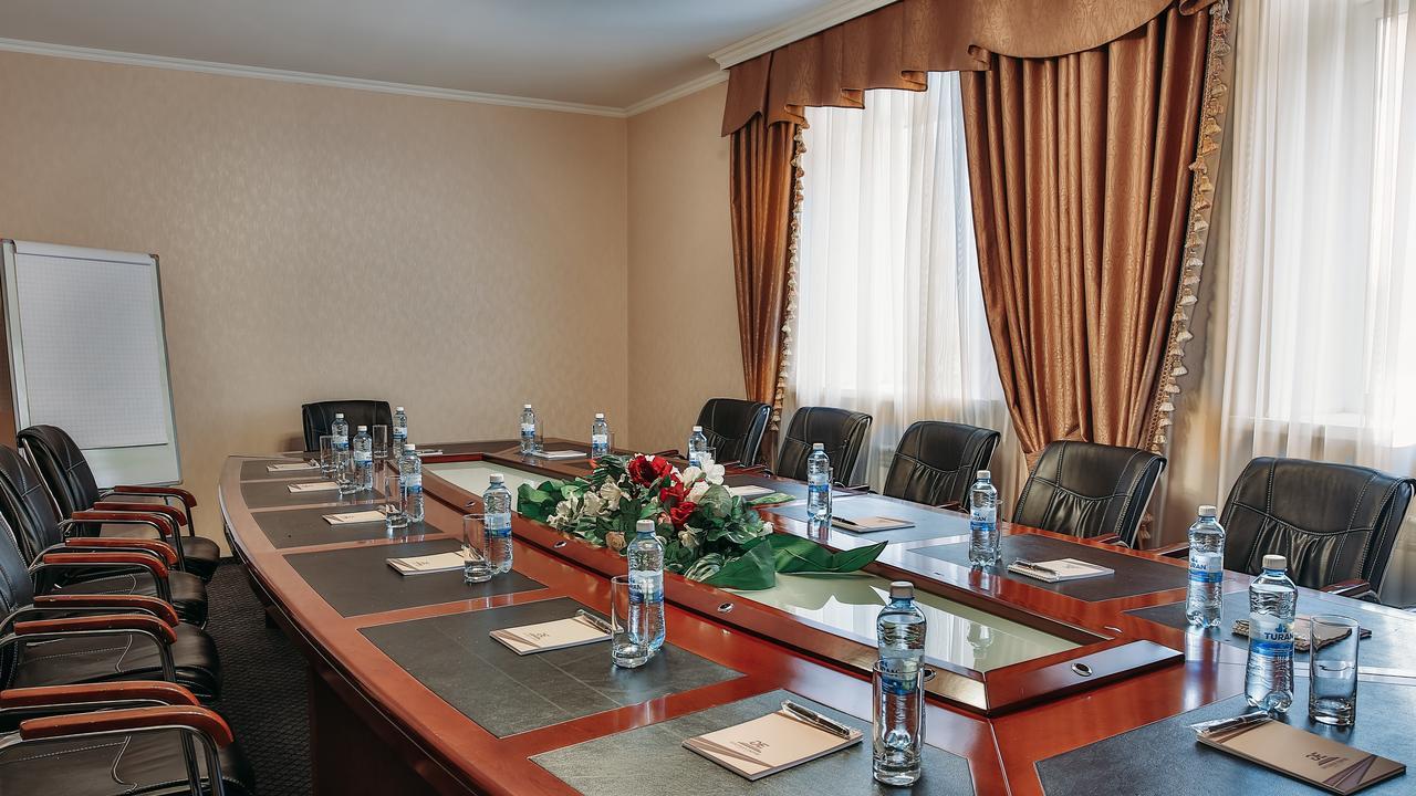 Goldman Empire Hotell Astana Eksteriør bilde
